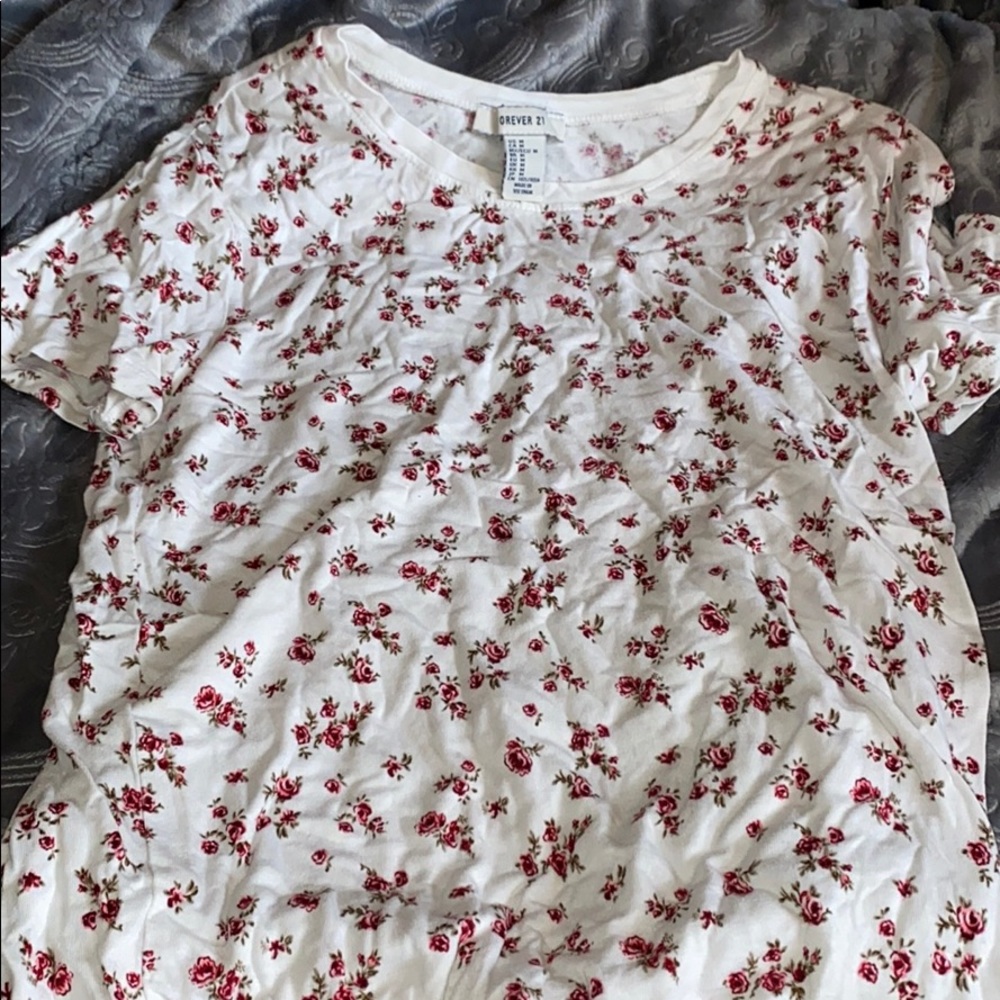 White floral forever 21 cropped tee shirt